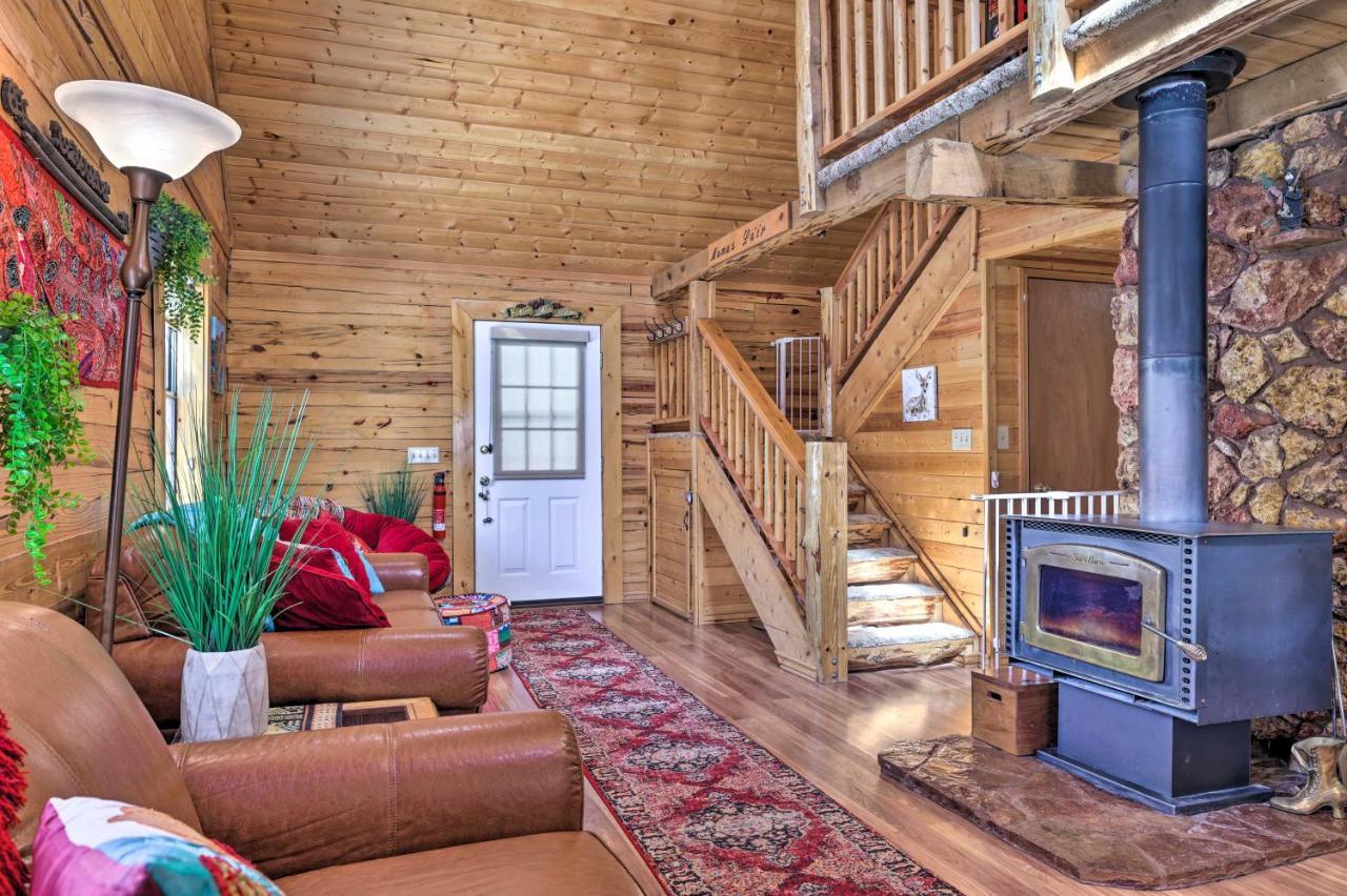Rustic Duck Creek Village Cabin With Fire Pit! Eksteriør billede