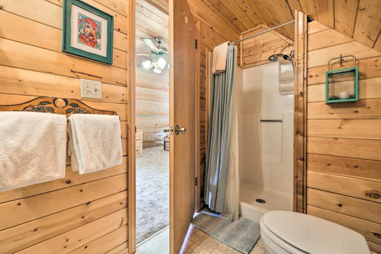 Rustic Duck Creek Village Cabin With Fire Pit! Eksteriør billede
