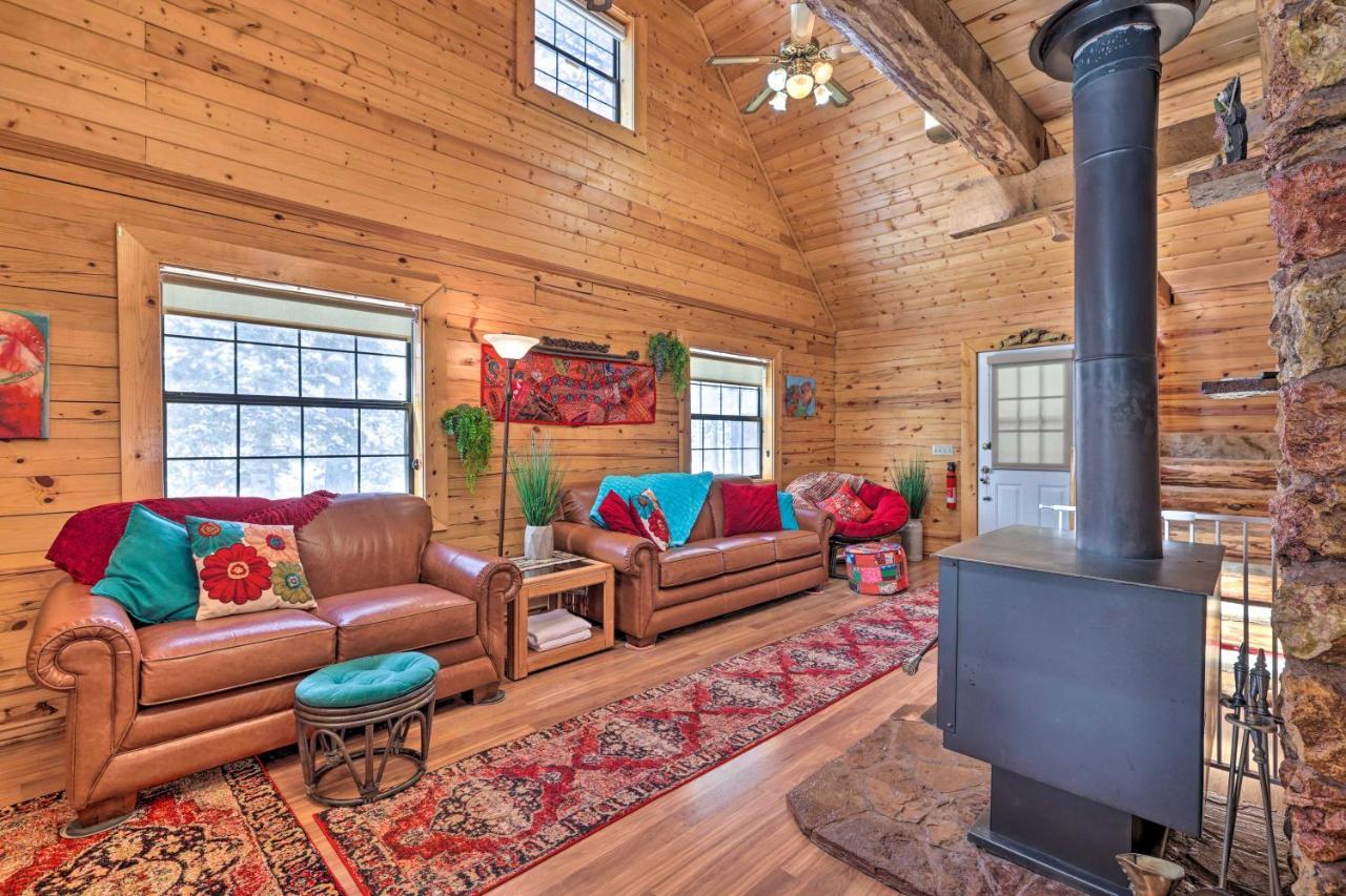 Rustic Duck Creek Village Cabin With Fire Pit! Eksteriør billede