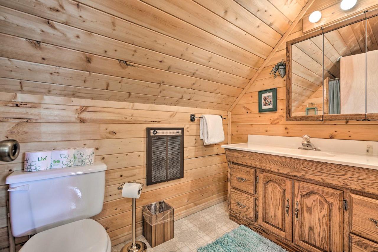 Rustic Duck Creek Village Cabin With Fire Pit! Eksteriør billede