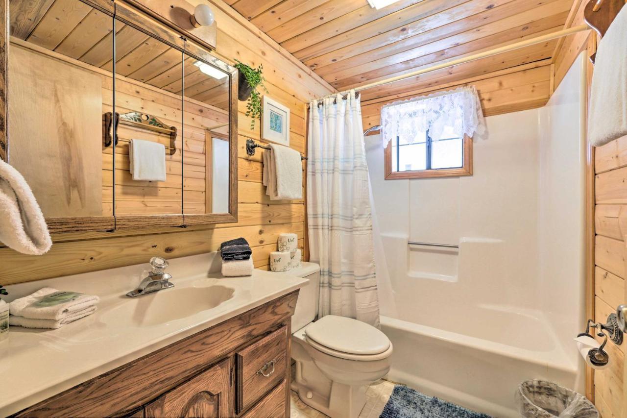 Rustic Duck Creek Village Cabin With Fire Pit! Eksteriør billede
